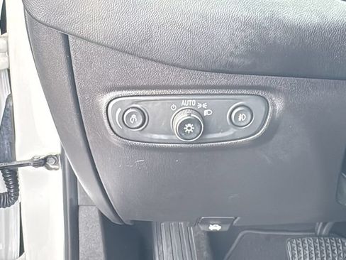 Used 2020 Chevrolet Equinox LT FWD image 16