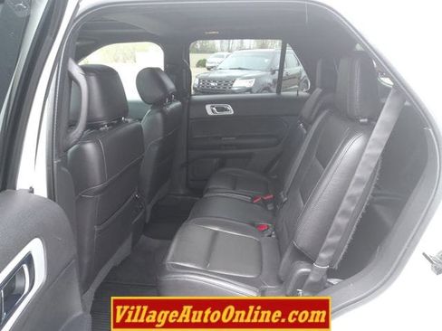 Used 2015 Ford Explorer Limited w/ Equipment Group 301A AWD/4WD image 34
