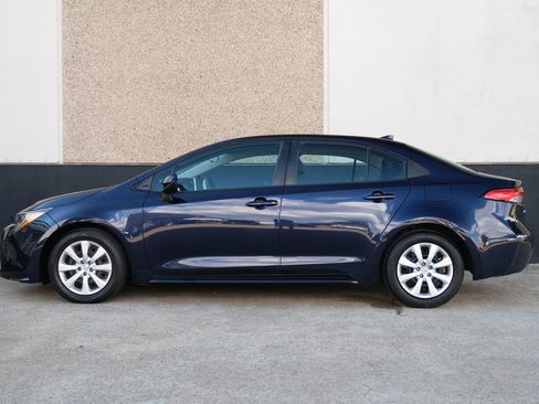 Used 2021 Toyota Corolla LE image 6