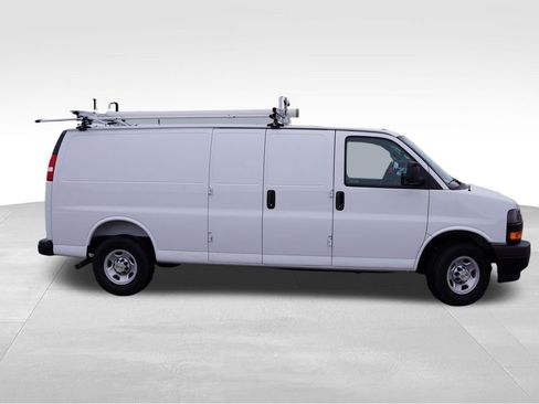 Used 2025 Chevrolet Express 2500 Extended w/ Communications Package image 3