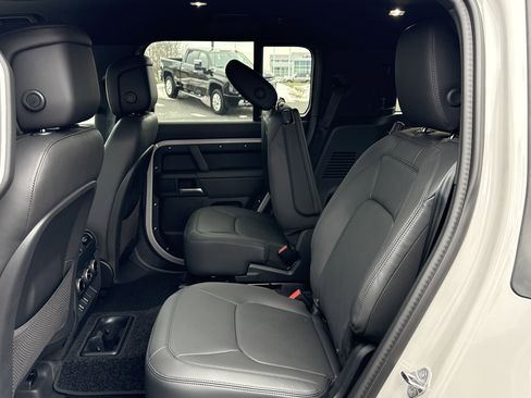 New 2026 Land Rover Defender 130 X-Dynamic SE image 7