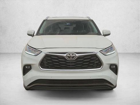 Used 2021 Toyota Highlander Limited AWD/4WD image 2