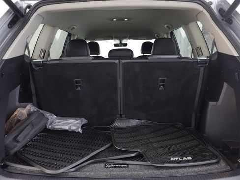 Certified 2022 Volkswagen Atlas SE image 18