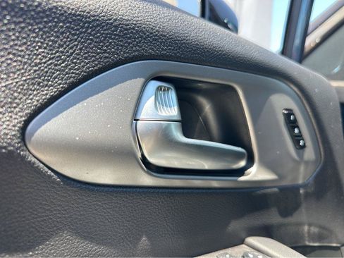 Used 2025 Chrysler Pacifica Select FWD image 35