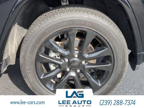 Used 2020 Jeep Grand Cherokee Altitude AWD/4WD image 10