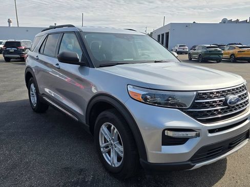 Certified 2023 Ford Explorer XLT w/ Equipment Group 202A AWD/4WD image 7