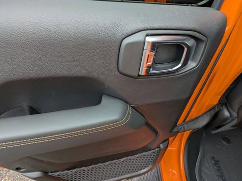 Used 2025 Jeep Gladiator Sport image 12