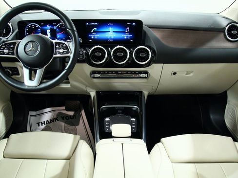 Used 2023 Mercedes-Benz GLA 250 4MATIC image 4