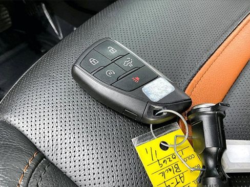 Used 2024 GMC Sierra 1500 AT4 w/ Technology Package image 11