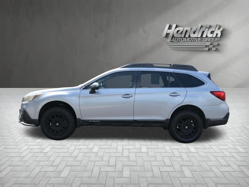 Used 2019 Subaru Outback 2.5i Limited AWD/4WD image 6