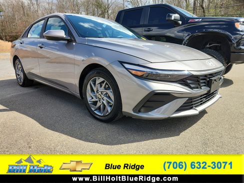 Used 2024 Hyundai Elantra SEL image 1