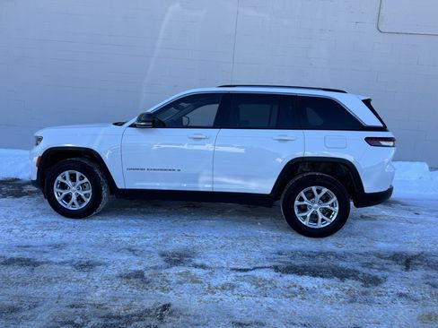 Used 2023 Jeep Grand Cherokee Limited image 2