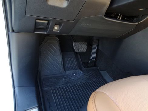 New 2026 Toyota Highlander Platinum image 8