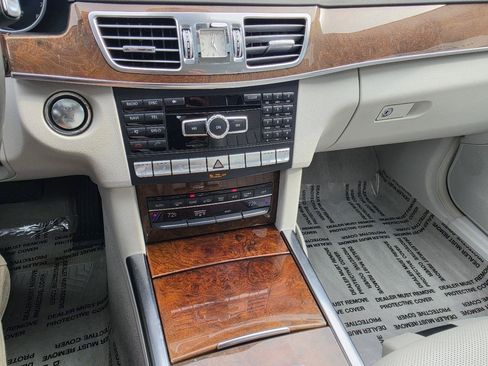 Used 2014 Mercedes-Benz E 350 4MATIC Sedan image 36