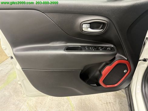 Used 2016 Jeep Renegade Trailhawk image 25