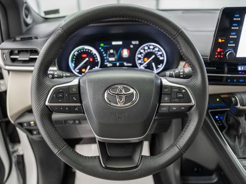 Certified 2024 Toyota Sienna Limited FWD image 32