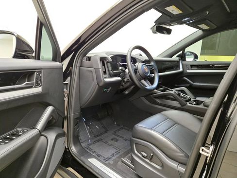 Used 2024 Porsche Cayenne Coupe AWD/4WD image 16