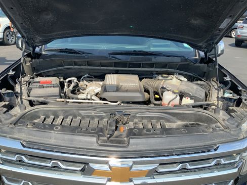 Used 2022 Chevrolet Silverado 1500 LTZ w/ LTZ Premium Package AWD/4WD image 9