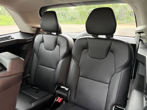 Used 2017 Volvo XC90 T6 Momentum w/ Vision Package AWD/4WD image 19