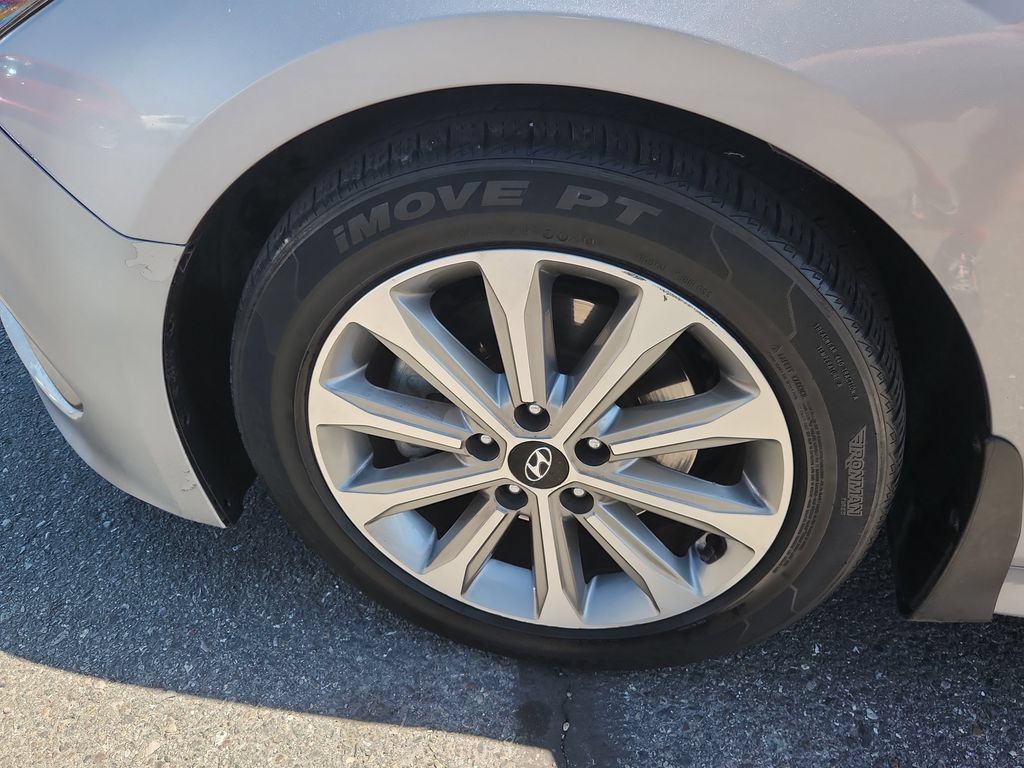 Used 2016 Hyundai Sonata Limited w/ Option Group 04 FWD image 18