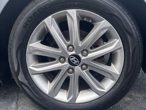 Used 2015 Hyundai Elantra SE w/ Option Group 02 FWD image 10
