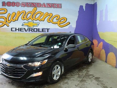 Used 2019 Chevrolet Malibu LS image 2