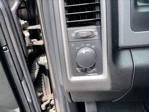 Used 2018 RAM 1500 Tradesman RWD image 32