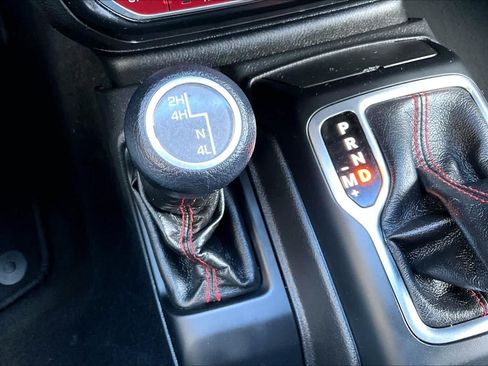 Used 2022 Jeep Wrangler Unlimited Rubicon w/ Cold Weather Group AWD/4WD image 33
