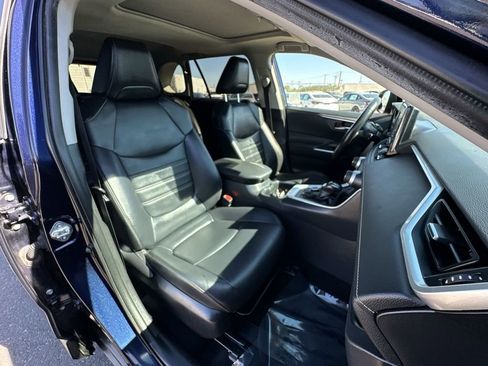 Used 2022 Toyota RAV4 XLE Premium image 35