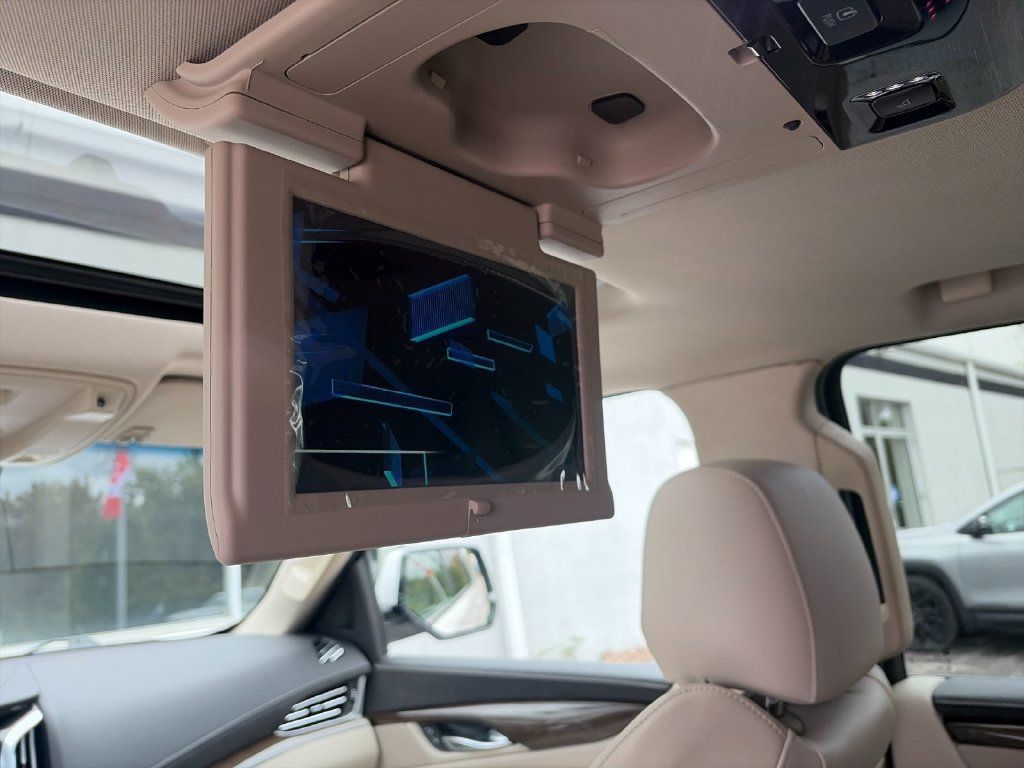 Used 2020 Cadillac Escalade Premium Luxury AWD/4WD image 18