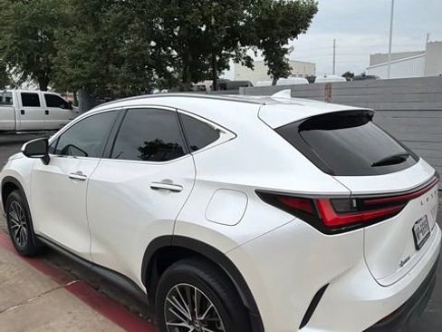 Used 2025 Lexus NX 250 FWD w/ Accessory Package (2T) image 4