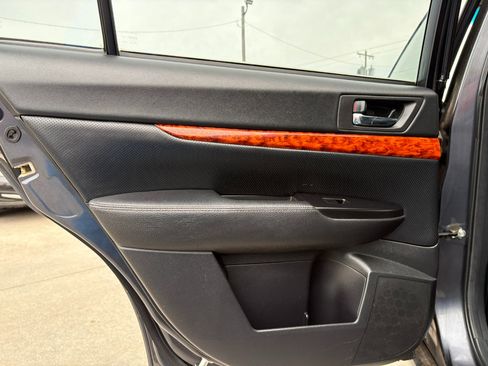 Used 2011 Subaru Outback 2.5i Limited image 35