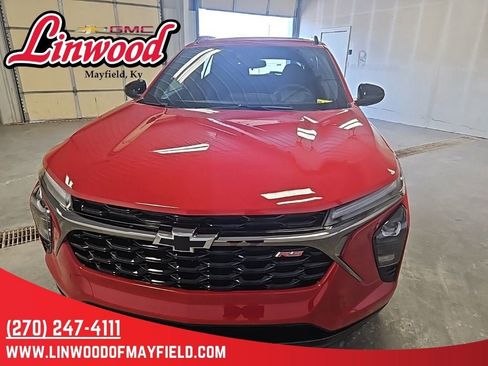 New 2026 Chevrolet Trax RS w/ Sunroof Package FWD image 3