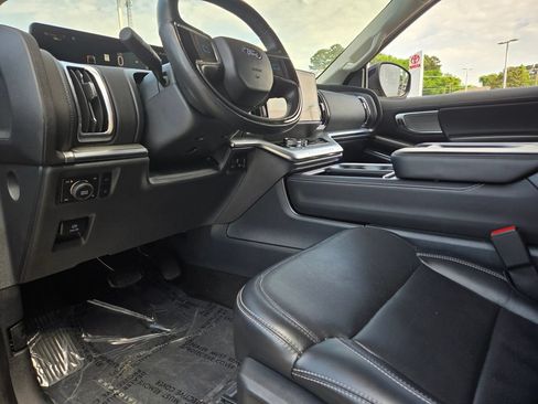 Used 2025 Ford Expedition Max Platinum AWD/4WD image 31