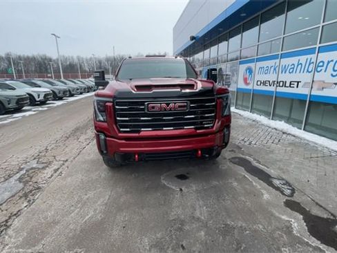 Used 2024 GMC Sierra 2500 AT4 w/ AT4 Preferred Package image 3