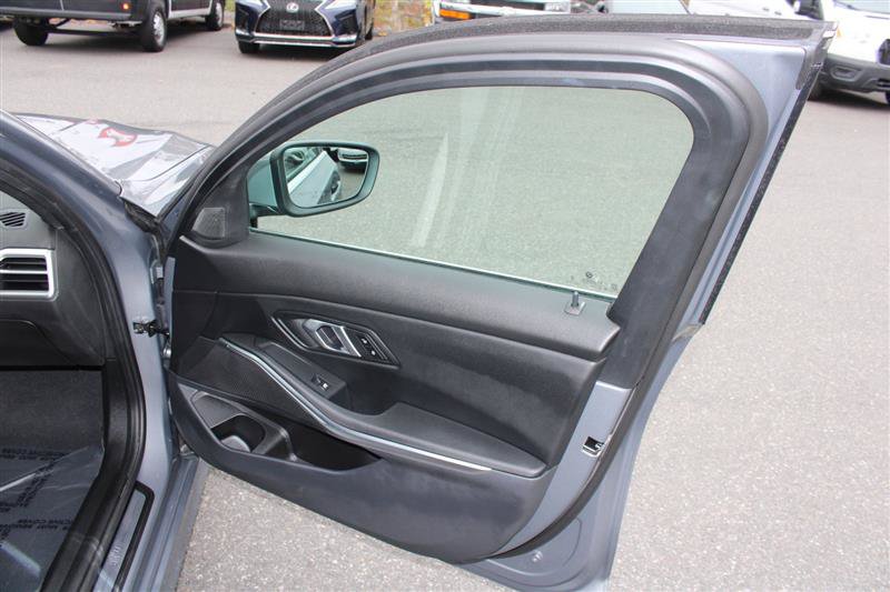 Used 2025 BMW 330i Sedan RWD image 16