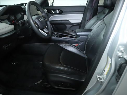Used 2025 Jeep Compass Limited AWD/4WD image 18