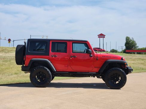 Used 2015 Jeep Wrangler Unlimited Rubicon AWD/4WD image 7