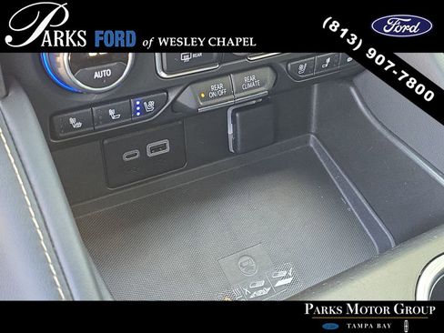 Used 2024 Chevrolet Suburban Premier AWD/4WD image 26