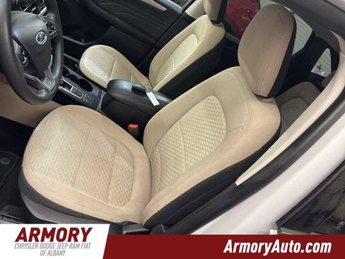 Used 2022 Ford Escape SE image 12