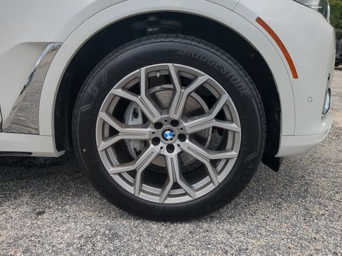 Used 2021 BMW X7 xDrive40i w/ Premium Package AWD/4WD image 9
