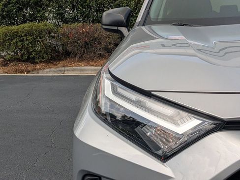 Used 2024 Toyota RAV4 LE AWD/4WD image 10