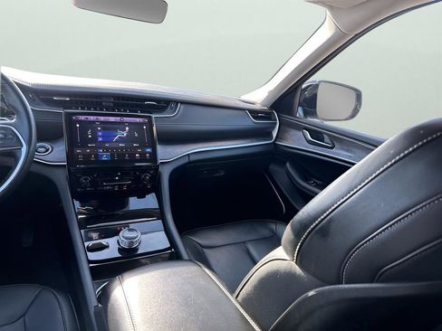 Used 2022 Jeep Grand Cherokee L Limited w/ Black Appearance Package image 24