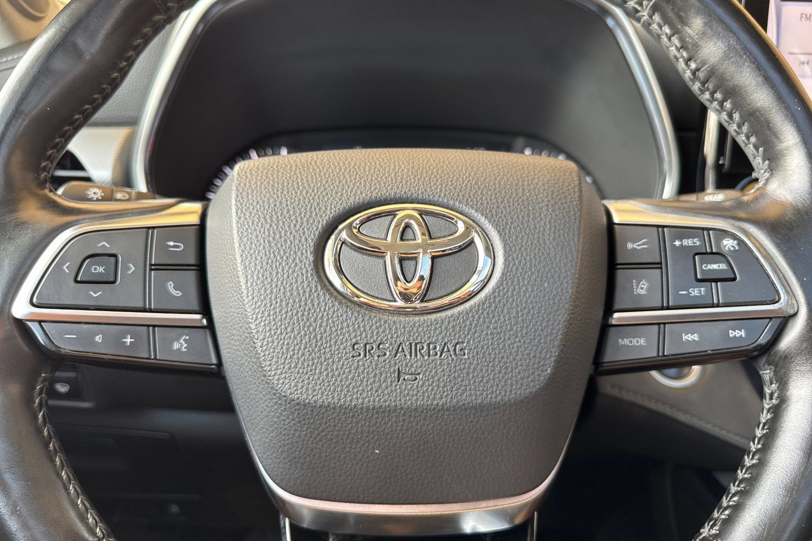 Used 2021 Toyota Highlander Platinum FWD image 25