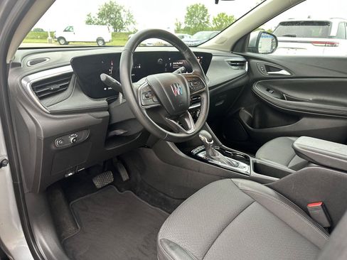 Used 2025 Buick Encore GX Preferred AWD/4WD image 17