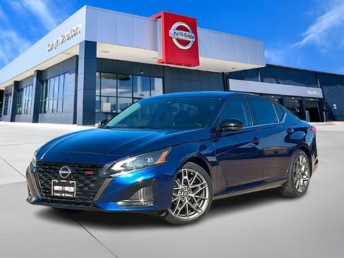 Used 2023 Nissan Altima 2.0 SR image 1