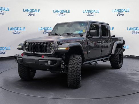 Used 2024 Jeep Gladiator Rubicon AWD/4WD image 11