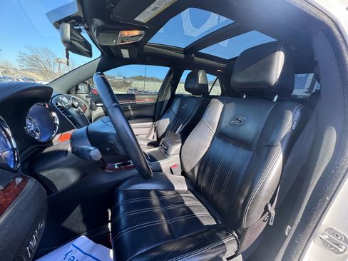 Used 2013 Chrysler 300 image 33