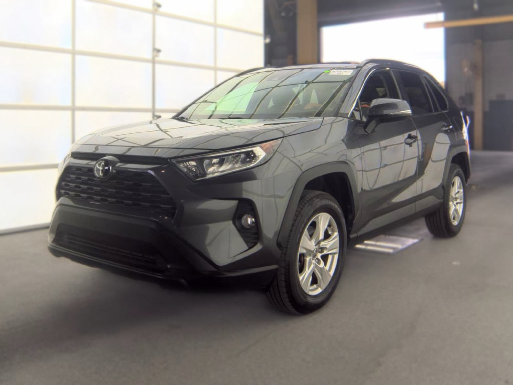 Used 2021 Toyota RAV4 XLE FWD image 1