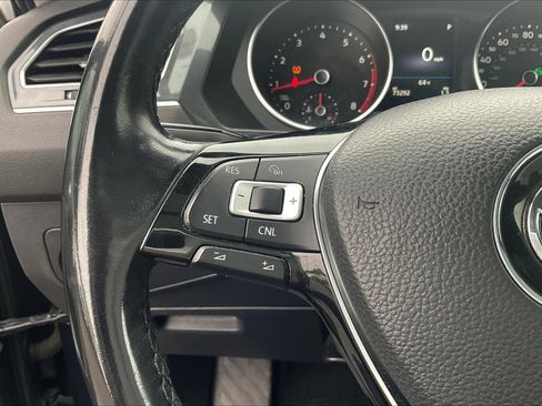 Used 2018 Volkswagen Tiguan SE w/ Panoramic Sunroof Package image 18